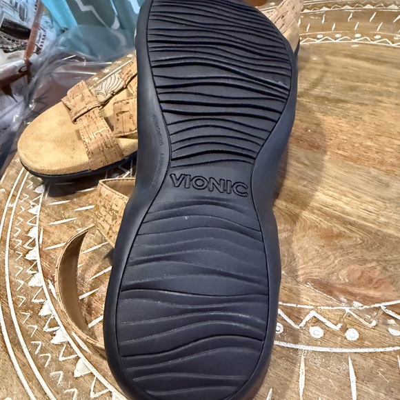 NWOT Vionic Amber Tan Strappy Sandals - Size 8 - Picture 14 of 15